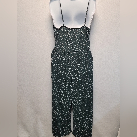 KAILEIGH Women's Size Medium Petite Floral Spaghetti StrapJumpsuit with Pockets - Picture 6 of 12